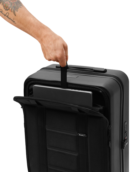 Travel suitcase Db Ramverk Carry-on Black Out - 2024/25